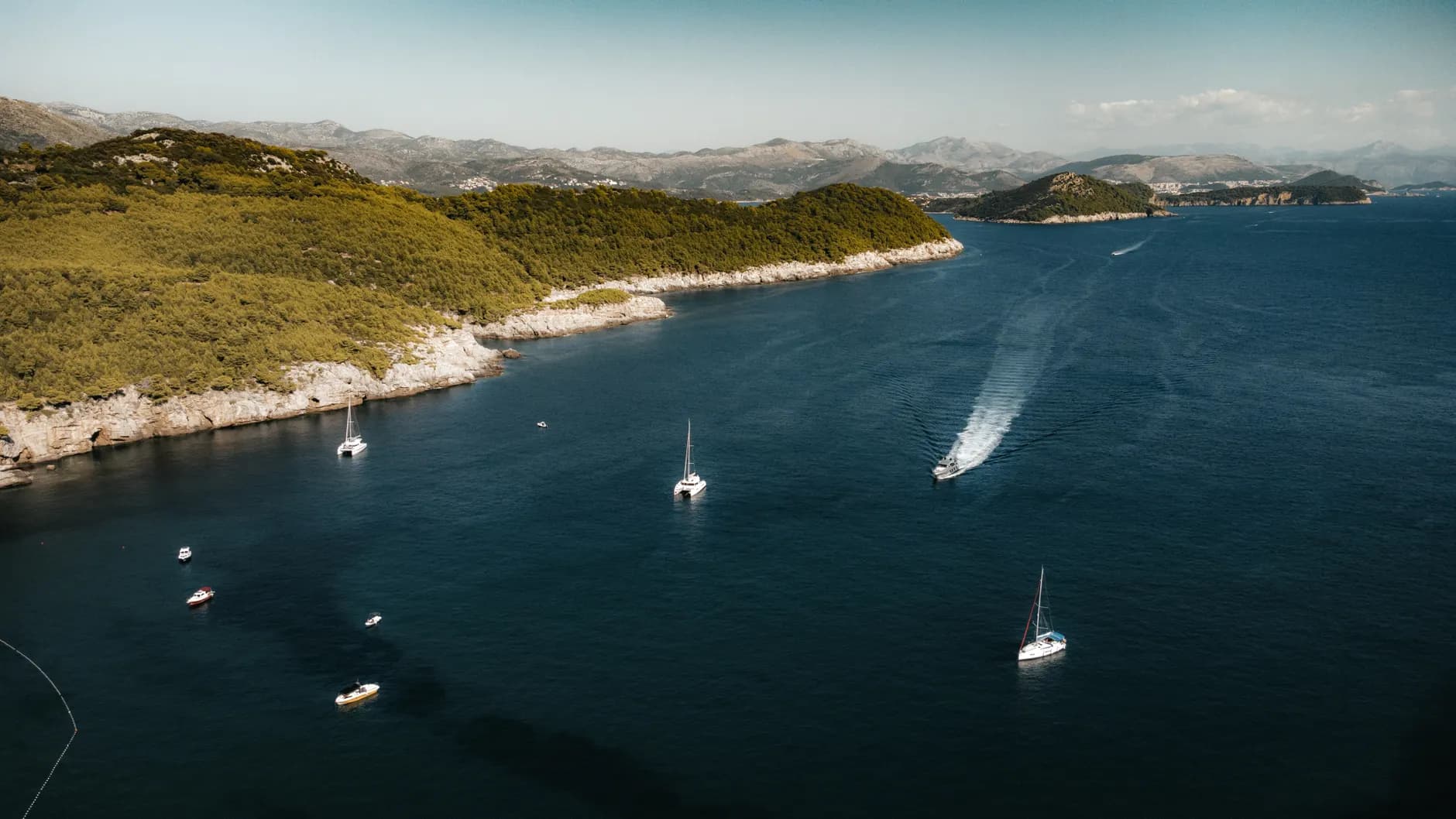 Island hopping en Dalmatie : itinéraires ferry réalistes entre Split, Hvar, Brač, Vis et Korčula